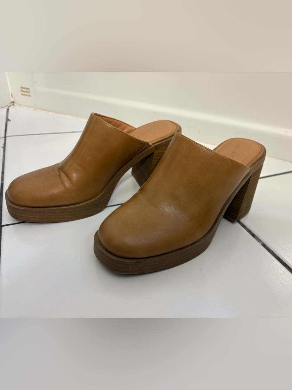 Universal Thread Tan Platform Leather Mules